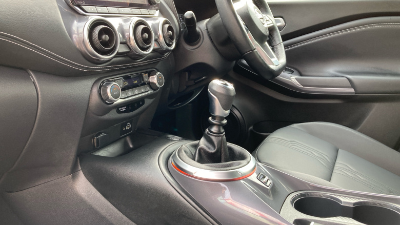 Nissan Juke 1.0 DiG-T 114 Tekna 5dr Petrol Hatchback